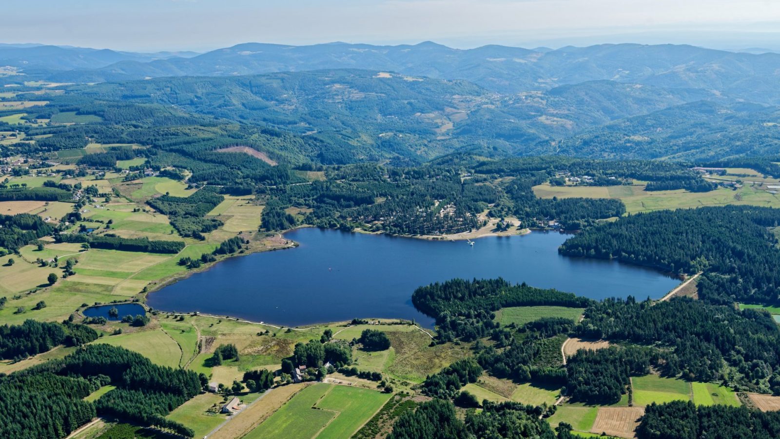 Week-end au bord d’un lac : parenthèse nature au Lac de Devesset