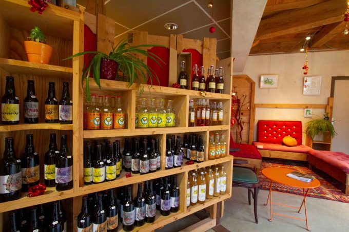 Café-Librairie – Cave à vins – Nature – Ardelaine