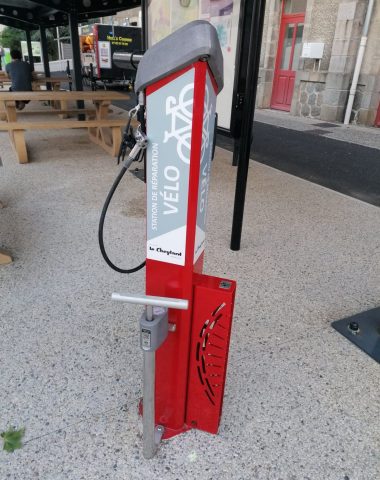 Borne de réparation et de gonflage vélo