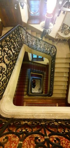 MTV grand escalier