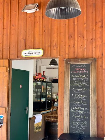 Quai des Haltes – Boutique terroir – Entrée 2 (côté terrasse)