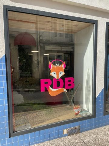 Nouveau logo sur la vitrine