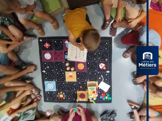 Cubetto : Le petit robot dans l’espace