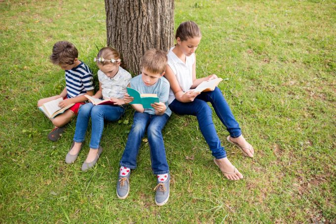 Lecture sous l’arbre