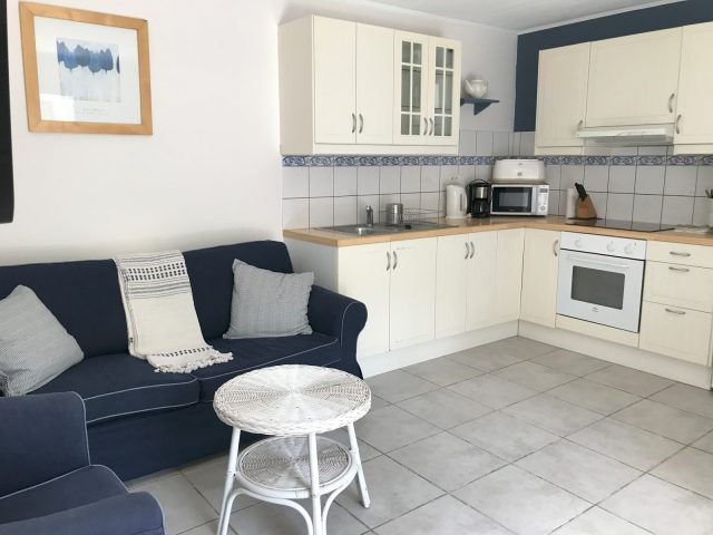 Salon / kitchenette