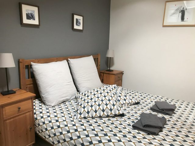 Chambre 1 – La Grange (avec salle d’eau privative)