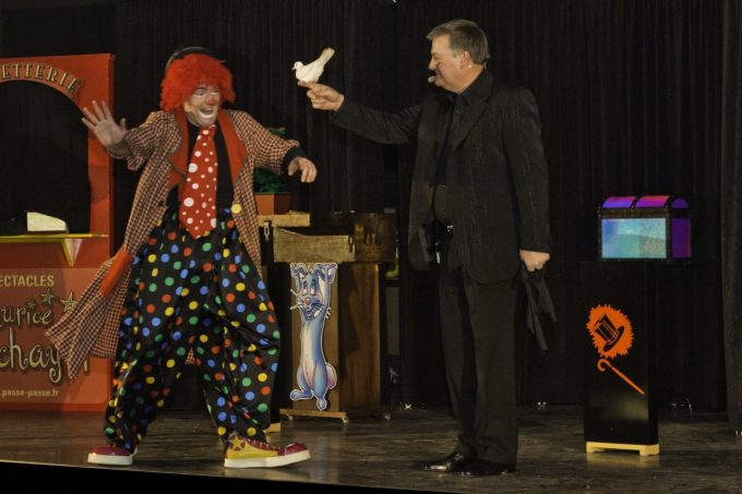 Spectacle pour enfants « Les défis du grand livre magique »_Saint-Fortunat-sur-Eyrieux