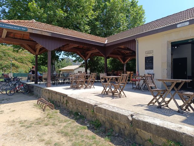 Quai des Haltes – Salon de café en terrasse