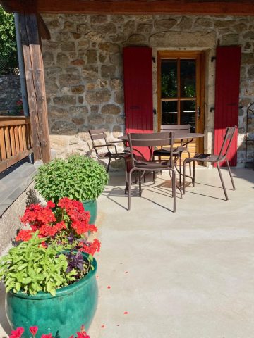 Du mobilier confortable pour vos repas