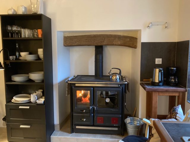 En saison fraîche, une compagne chaleureuse (avec four)