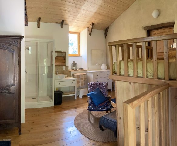 Vue d&rsquo;ensemble de l&rsquo;étage chambre – salle d&rsquo;eau