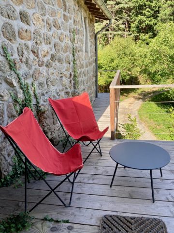 A l&rsquo;étage, terrasse en bois avec vue… Passerelle vers le jardin
