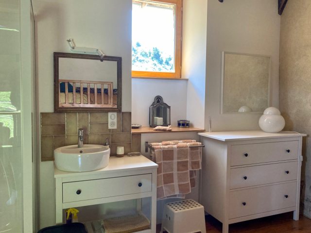 Salle d&rsquo;eau dans la chambre