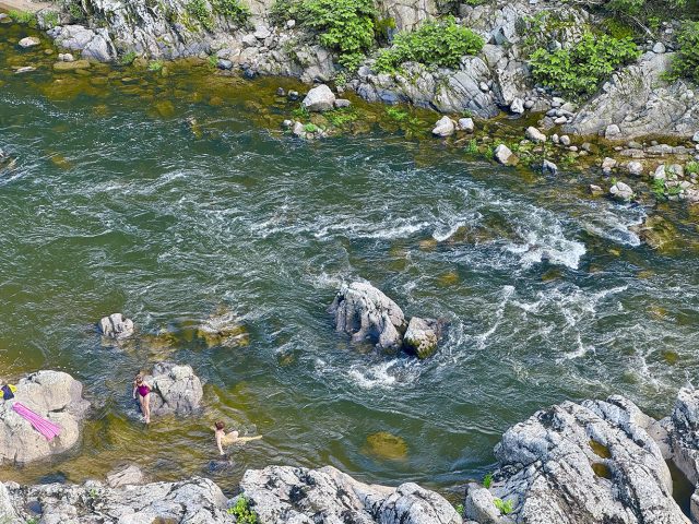 Baignade sous le gîte